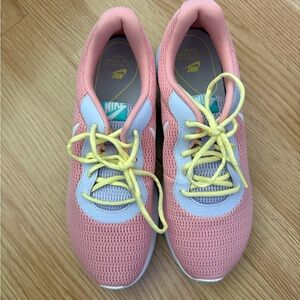 Nike Tanjun Womens Bleached Coral White Yellow Athletic Shoes Size 10